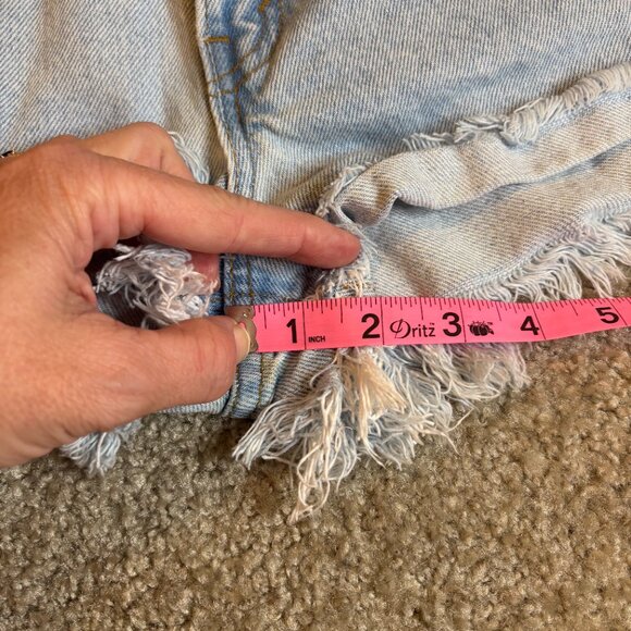 Levi's 512 Cut Off Shorts Size 9 Slim Fit Distressed 2" Inseam Light Wash #166 - Picture 4 of 7